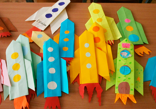 ракета из бумаги и картона своими руками для детей поделка 8