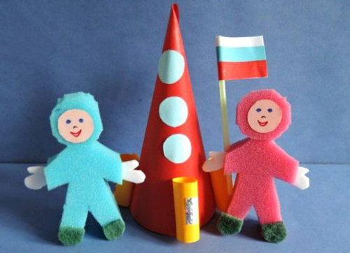 поделки в детский сад на День Космонавтики из пластилина 6