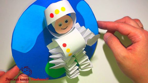 поделки в детский сад на День Космонавтики из пластилина 5